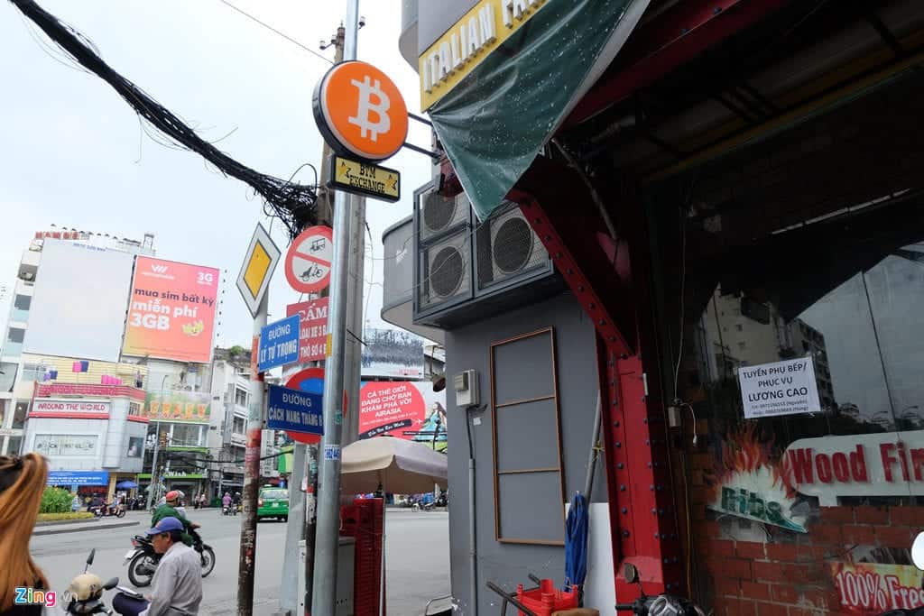 bitcoin hyipcenter4me 2 1024x683 - Máy ATM Bitcoin xuất hiện trong tiệm ăn ở Sài Gòn